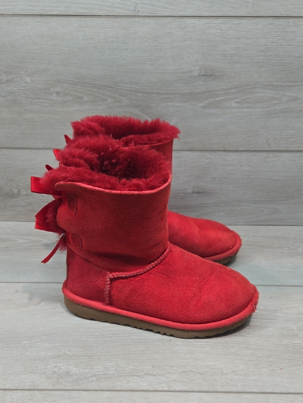 UGG Australia Big Girl Kids Red Suede Bow Back Shearling Boots Shoes Sz 2